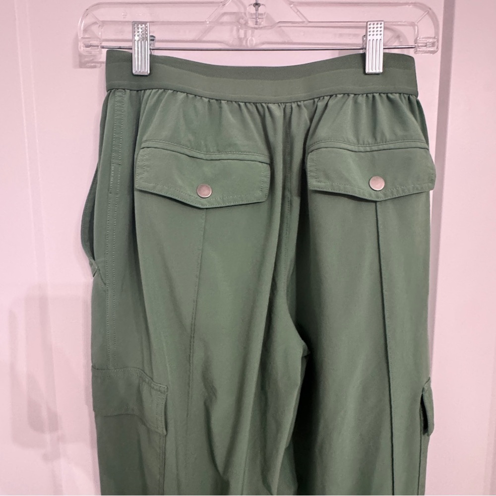 Athleta Women’s Vienna Cargo Pant Size 8 Vineyard Green Performance-Stretch - Picture 11 of 12